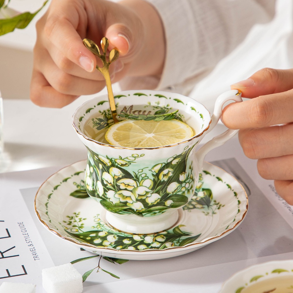ヴィンテージ花柄磁器コーヒーカップ＆ソーサー、金縁のスズラン - Valley Tea And Coffee のレビューと価格