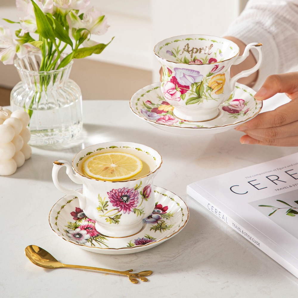 ヴィンテージ花柄磁器コーヒーカップ＆ソーサー、金縁のスズラン - Valley Tea And Coffee のレビューと価格