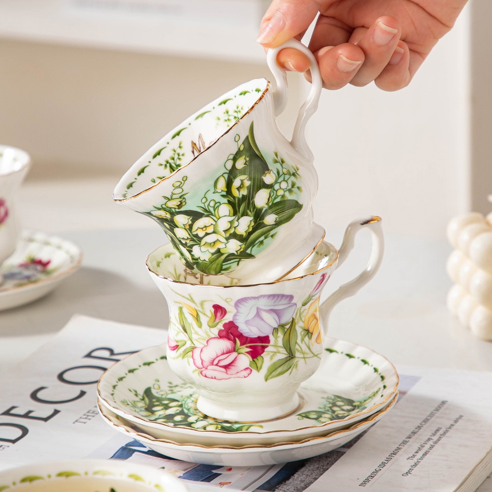 ヴィンテージ花柄磁器コーヒーカップ＆ソーサー、金縁のスズラン - Valley Tea And Coffee のレビューと価格