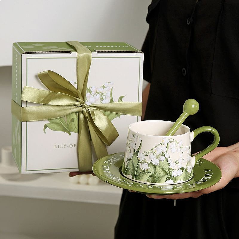 手描きのスズラン柄セラミックコーヒーカップ＆ソーサーセット、 - Valley Tea And Coffee のレビューと価格