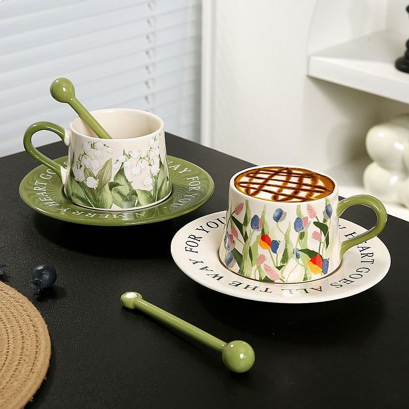 手描きのスズラン柄セラミックコーヒーカップ＆ソーサーセット、 - Valley Tea And Coffee のレビューと価格